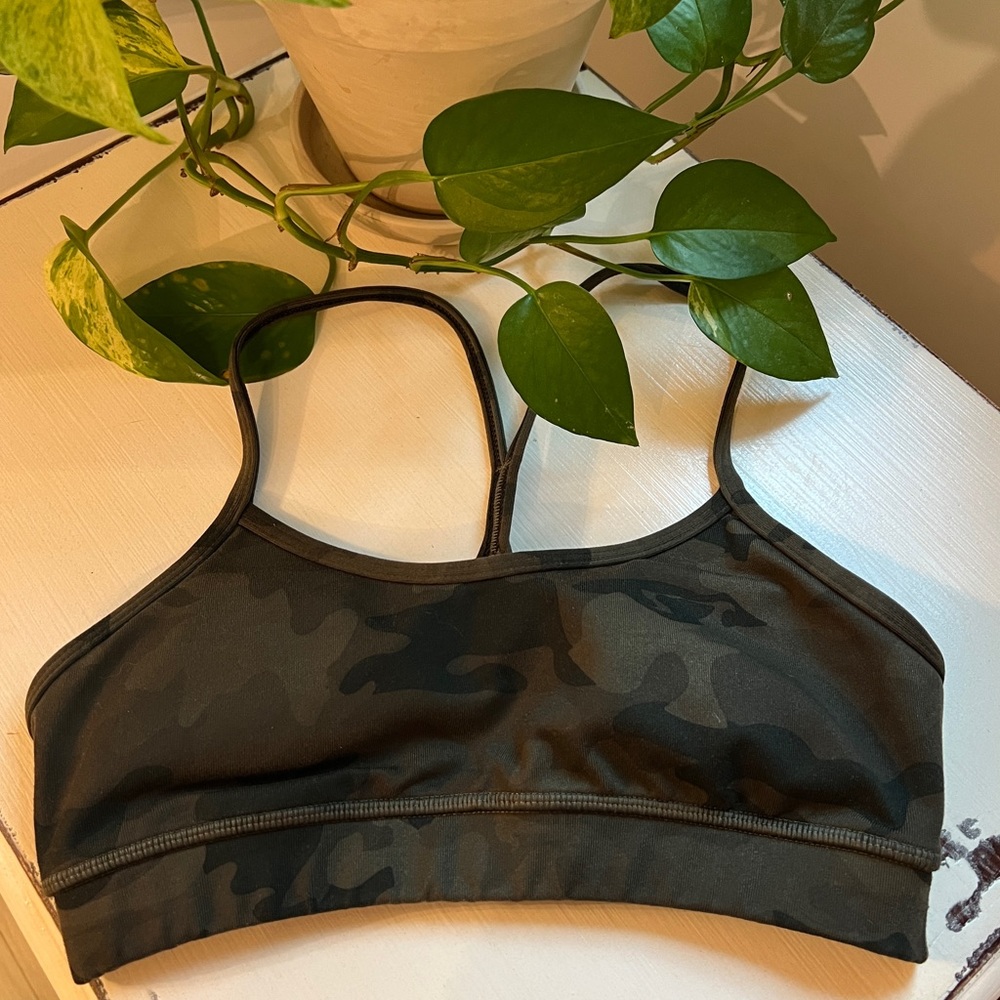 Lululemon 🍋🖤 CAMO Flowy Y Bra